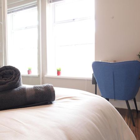 2-Bedroom, Free Parking, High Speed Wi-Fi, Swinton Manchester Eksteriør bilde