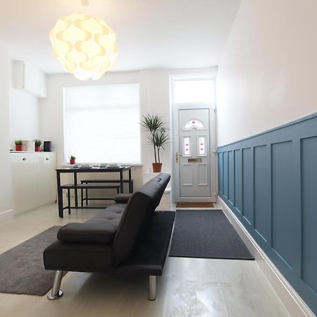 2-Bedroom, Free Parking, High Speed Wi-Fi, Swinton Manchester Eksteriør bilde
