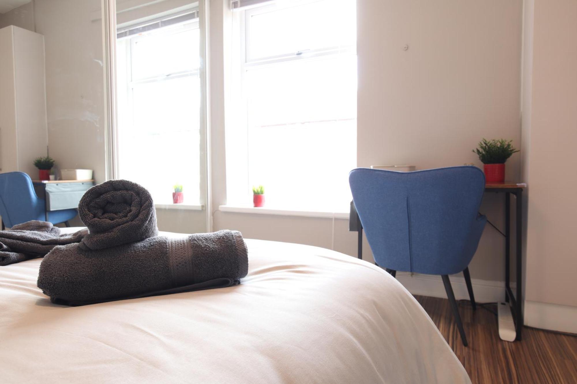 2-Bedroom, Free Parking, High Speed Wi-Fi, Swinton Manchester Eksteriør bilde