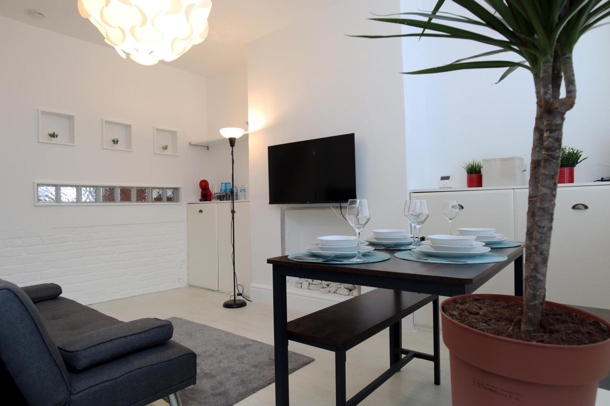 2-Bedroom, Free Parking, High Speed Wi-Fi, Swinton Manchester Eksteriør bilde