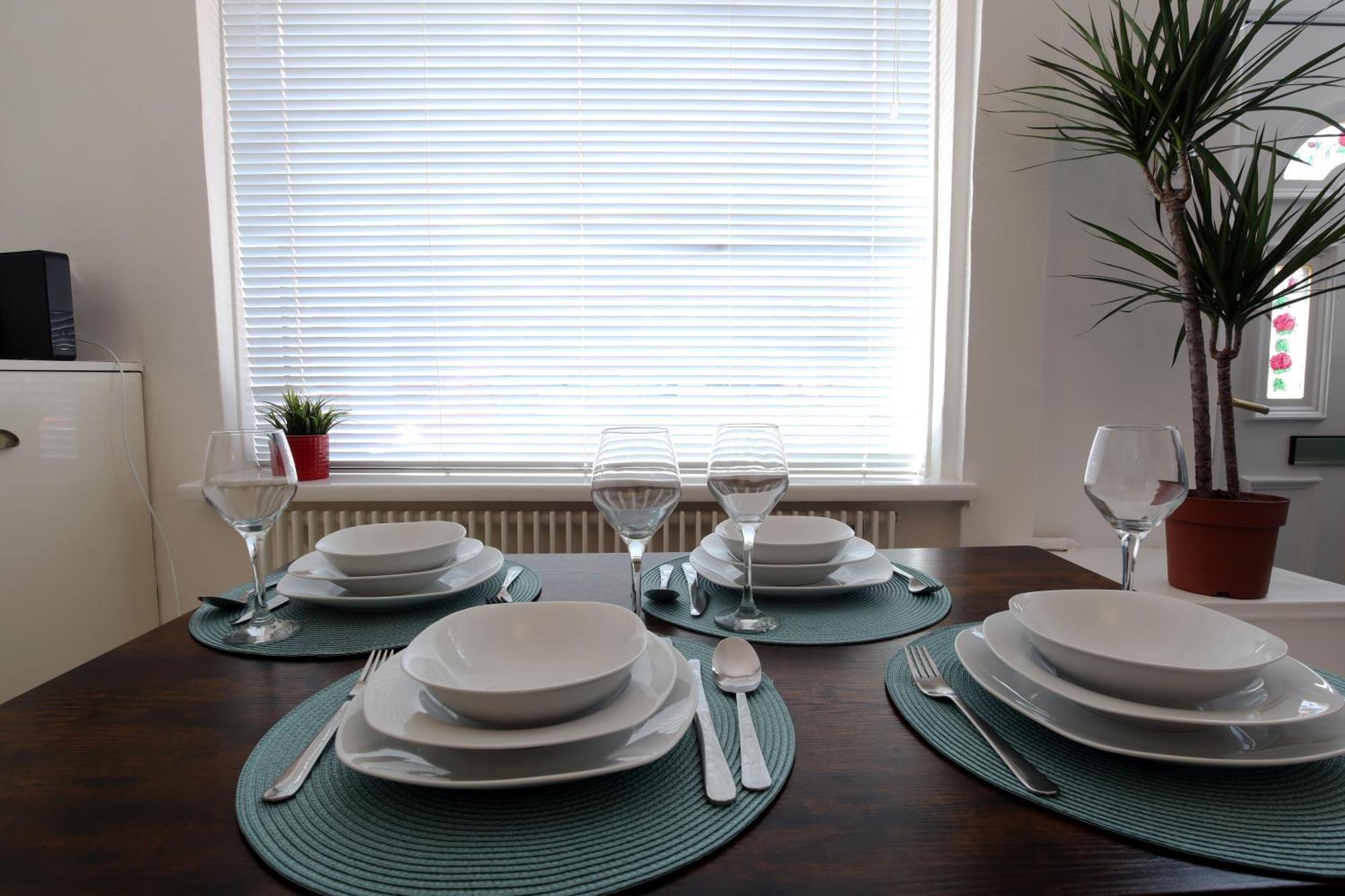 2-Bedroom, Free Parking, High Speed Wi-Fi, Swinton Manchester Eksteriør bilde