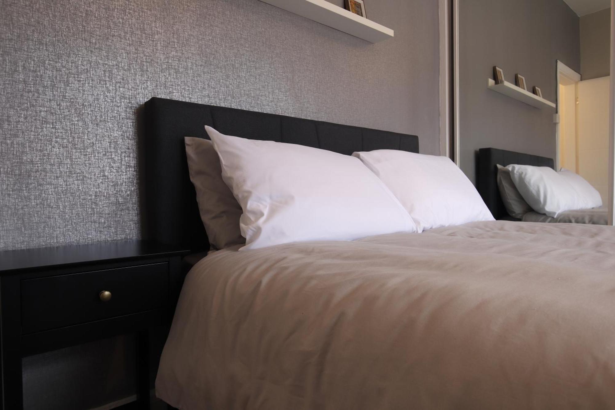 2-Bedroom, Free Parking, High Speed Wi-Fi, Swinton Manchester Eksteriør bilde